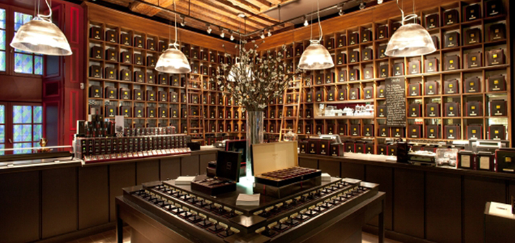Boutique Dammann Frères Place des Vosges à Paris
